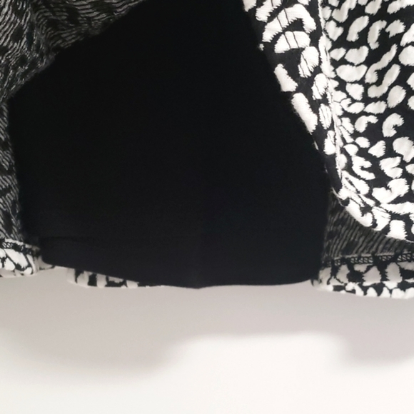 Guess Black & White Animal Pattern Skirt - Picture 5 of 8